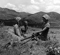 Click image for larger version

Name:	U.S._Marines_in_the_Korean_War_002.jpg‎
Views:	1556
Size:	28.9 KB
ID:	30769